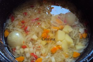 Supa de varza cu cartofi si chimen