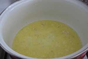 Spanac fiert in lapte cu chiftelute umplute cu cascaval