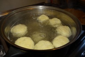 Desert galusti cu prune