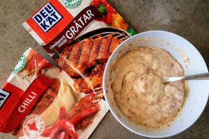 Cartofi crocanti la cuptor cu Chorizo, oua ochiuri si sos picant