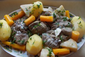 Rasol de vitel, cu legume si mujdei de usturoi