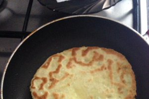 Aperitiv placinte cu faina fara gluten cu branza si marar
