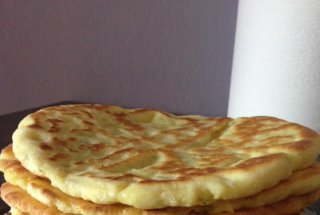 Aperitiv placinte cu faina fara gluten cu branza si marar