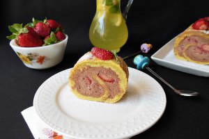 Desert rulada cu ciocolata si capsuni