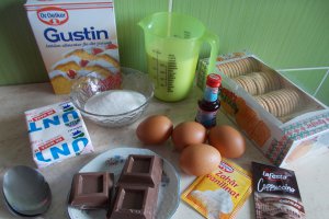 Desert tort de biscuiti, cu crema de ciocolata