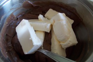 Desert tort de biscuiti, cu crema de ciocolata