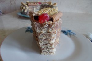 Desert tort de biscuiti, cu crema de ciocolata