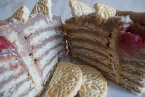 Desert tort de biscuiti, cu crema de ciocolata
