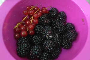 Desert tarte cu ciocolata si fructe