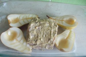 Cotlete de porc, cu pere si rozmarin