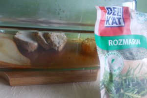 Cotlete de porc, cu pere si rozmarin