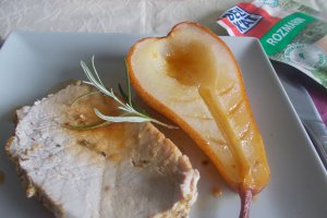 Cotlete de porc, cu pere si rozmarin