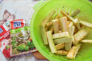 Sticksuri din dovlecei la cuptor