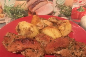 Impletitura de porc si cartofi la cuptor cu otet balsamic, rozmarin si usturoi