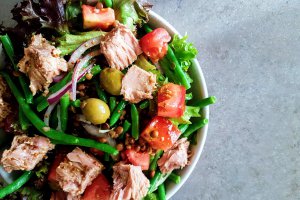 Salata de ton cu fasole verde si linte