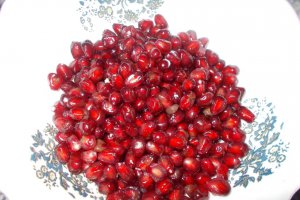 Desert tarta frageda cu prune si rodie