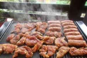 Gratar de porc si pui cu Delikat