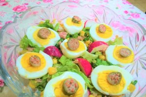 Salata de ton rosu cu porumb si masline