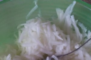 Chiftelute de dovlecel cu branza feta si telemea