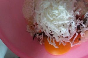 Chiftelute de dovlecel cu branza feta si telemea