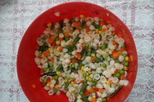 Paste scoici cu legume mexicane si maioneza