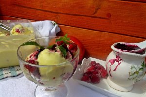 Desert inghetata cu mango si zmeura