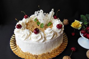 Desert tort cu frisca si nuca