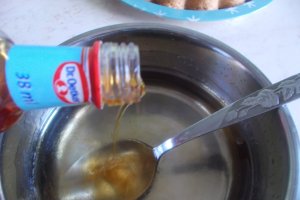 Desert savarina uriasa, cu esenta de rom si peltea de gutui