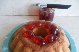 Desert savarina uriasa, cu esenta de rom si peltea de gutui