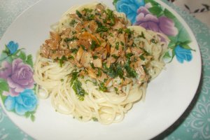 Capellini cu galbiori in sos alb