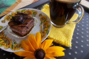 Desert prajitura cu frisca, zmeura si ciocolata