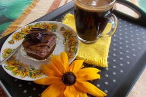 Desert prajitura cu frisca, zmeura si ciocolata