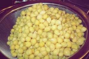 Naut crocant, aromatizat cu ierburi