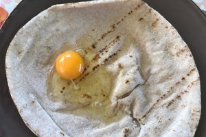 Aperitiv Yoka – rulou cu branza in stil armenesc