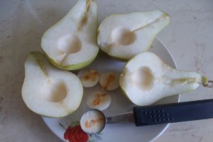 Desert pere cu miere si scortisoara, la cuptor