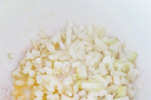 Pilaf rosu cu fasole verde si carnaciori