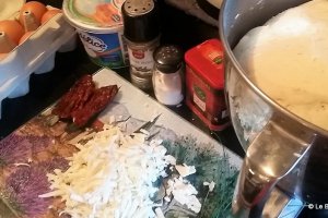 Aperitiv oua in aluat de pizza la cuptor