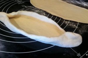 Aperitiv oua in aluat de pizza la cuptor