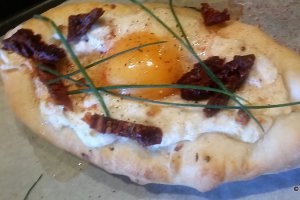 Aperitiv oua in aluat de pizza la cuptor