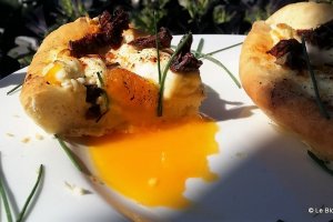Aperitiv oua in aluat de pizza la cuptor
