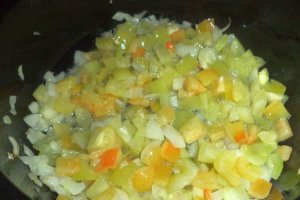 Curcan in sos de rosii cu cuscus aromat