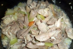Curcan in sos de rosii cu cuscus aromat