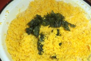 Curcan in sos de rosii cu cuscus aromat
