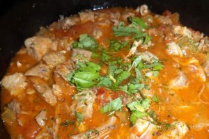 Curcan in sos de rosii cu cuscus aromat