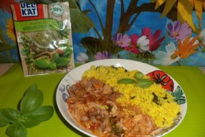 Curcan in sos de rosii cu cuscus aromat