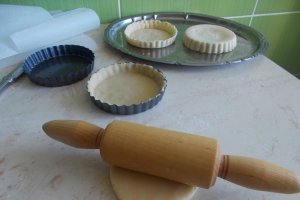 Desert mini tarte cu crema mousseline si afine