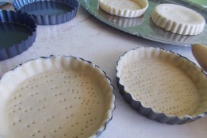 Desert mini tarte cu crema mousseline si afine