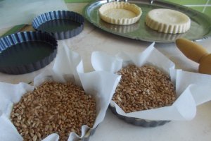 Desert mini tarte cu crema mousseline si afine