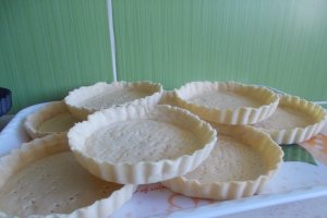 Desert mini tarte cu crema mousseline si afine