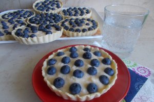 Desert mini tarte cu crema mousseline si afine